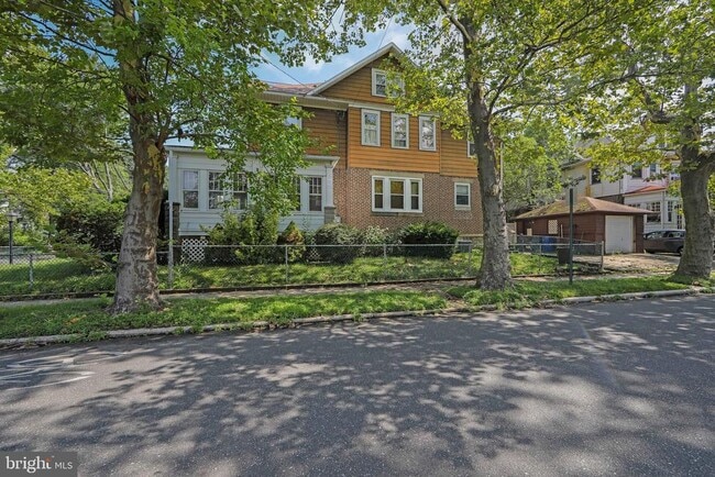 Building Photo - 100 E Stiles Ave