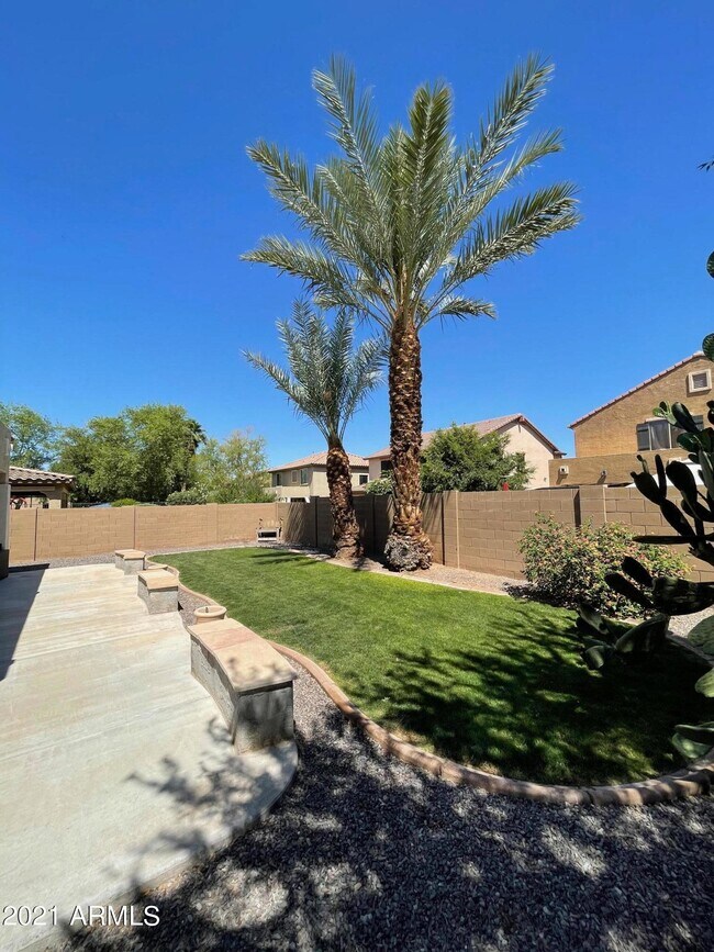 Building Photo - 2732 E Canyon Creek Dr
