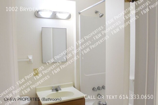 Building Photo - 1002 Bryden Rd