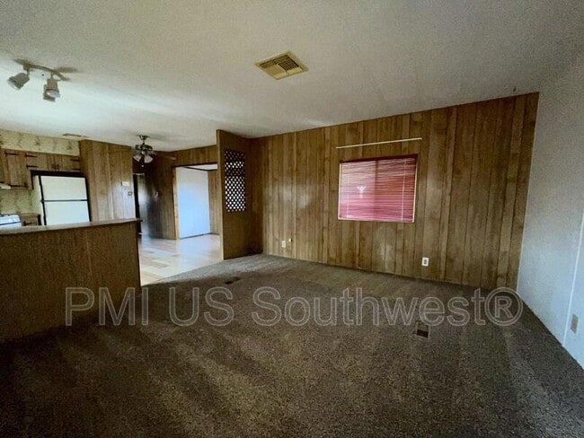 Building Photo - 1054 Riverview Dr