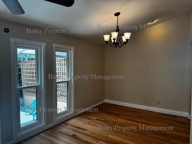 Building Photo - 1823 Stevens Ave
