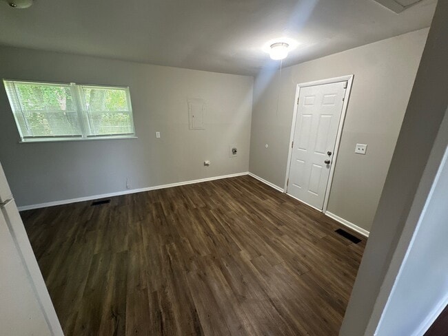 Building Photo - 8315 Meadowlark Dr