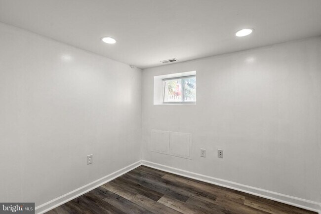 Building Photo - 141 Uhland Terrace NE