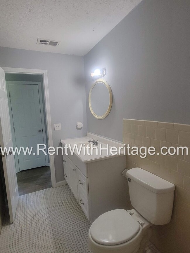 Building Photo - GORGEOUS BRICK RANCH / DUPLEX WITH UPGRADES GALLORE/ GREAT LOCATION