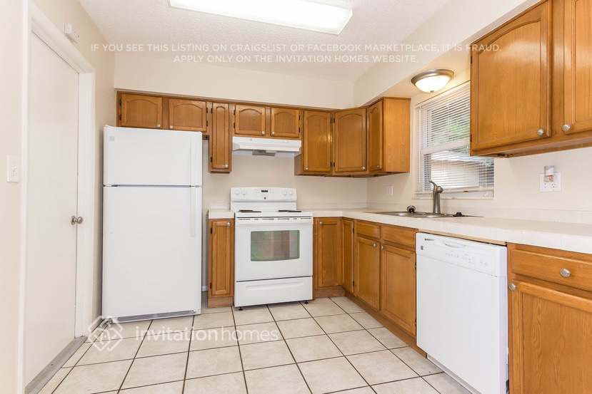 Building Photo - 5843 60th St N