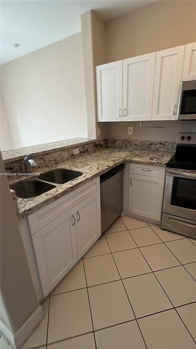 Building Photo - 2551 SE 16th Terrace