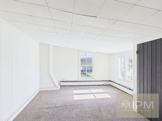 Building Photo - Cozy 3 Bedroom, 1 Bath Home in Spring Grov...