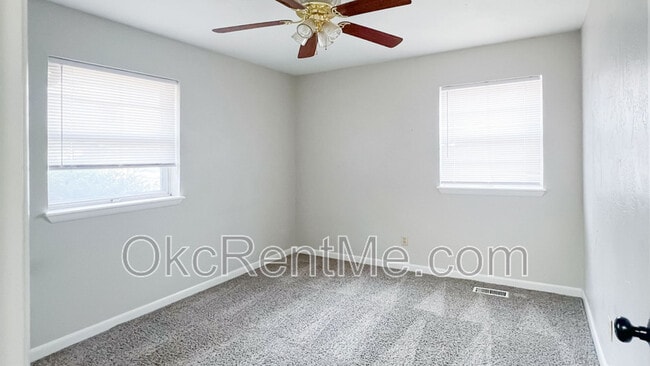 Building Photo - 126 NE 11th St