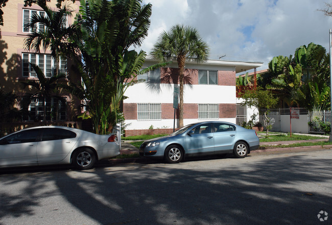 Primary Photo - Gayle Apartments