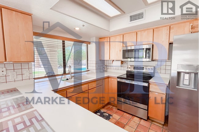 Building Photo - 3Bed/2Bath Furnished Home w/Stunning Backy...