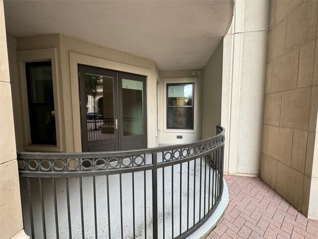 Building Photo - 2303 Mid Ln