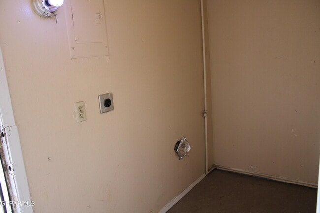 Building Photo - 5817 Blackhawk Dr
