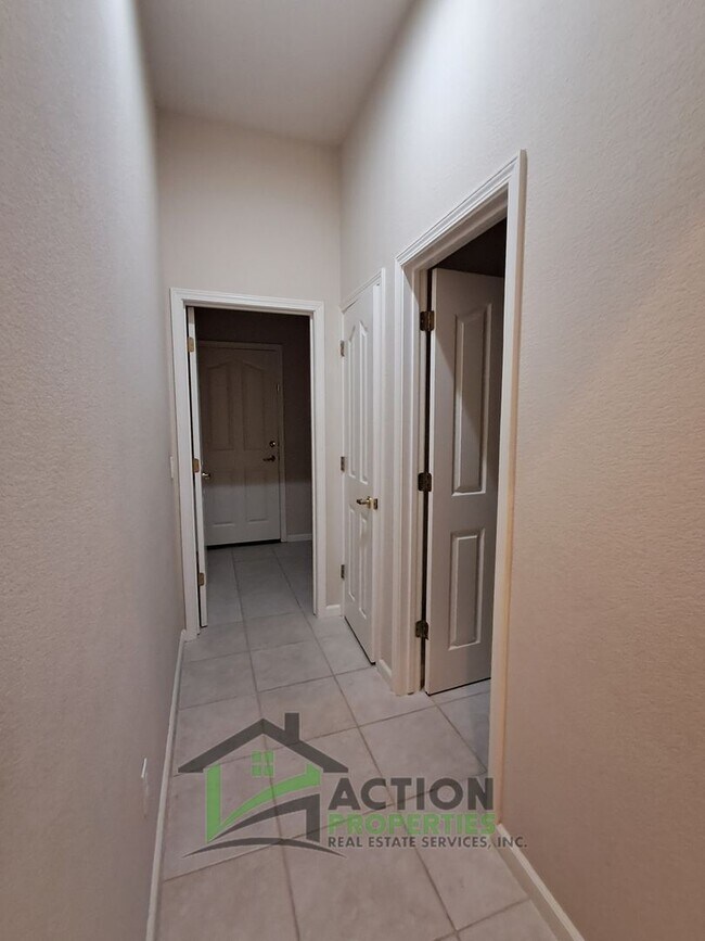 Building Photo - 400 Dumas Ct