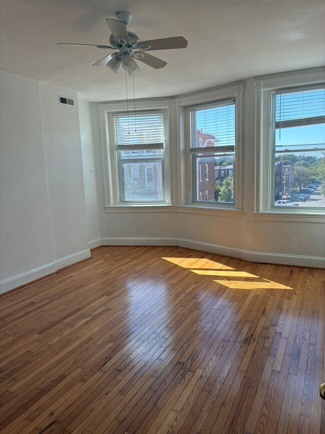 Building Photo - 532 E 22nd St