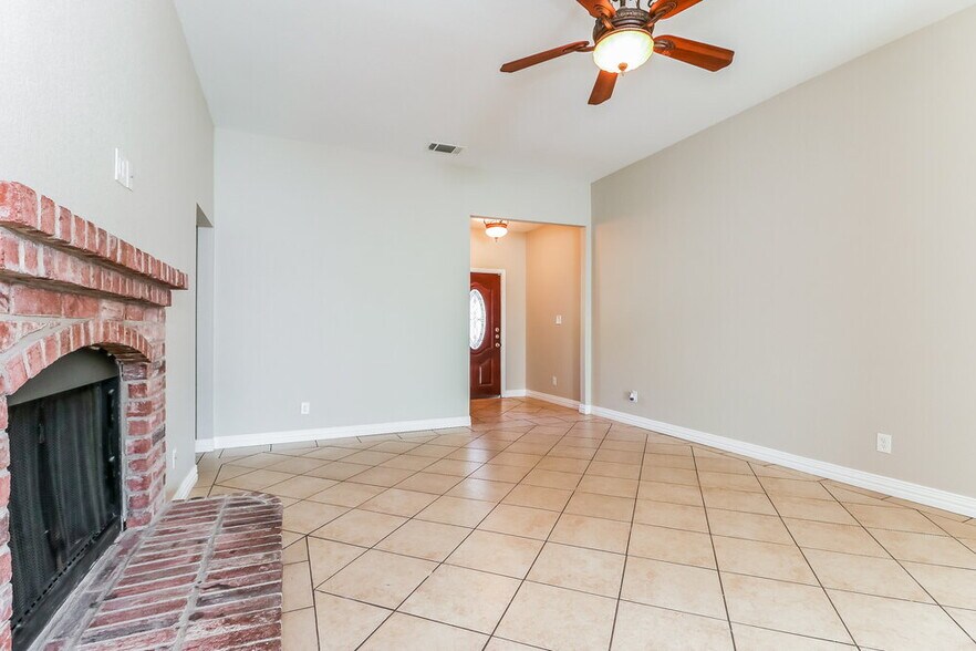 Building Photo - 8145 Tanner Ave