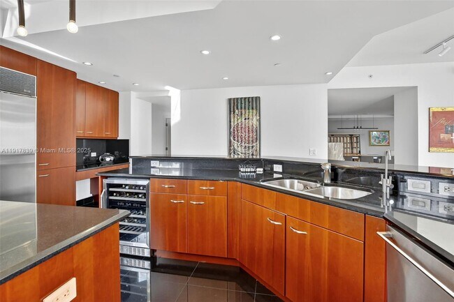 Building Photo - 6000 Island Blvd