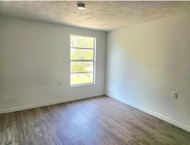 Building Photo - 11631 Seminole Dr