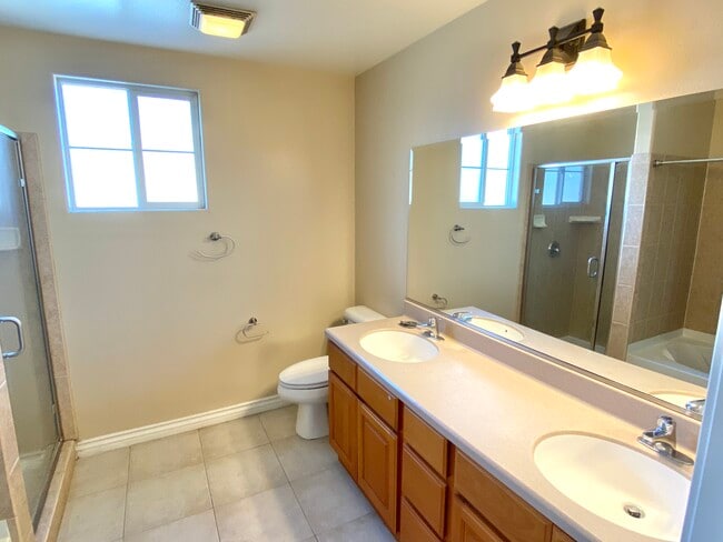 Building Photo - 15917 Sierra Vista Ct