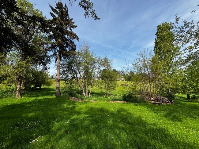 Building Photo - Rare 3-Acre 3BR Home in South Salem – Shops, Workspace & Greenhouses