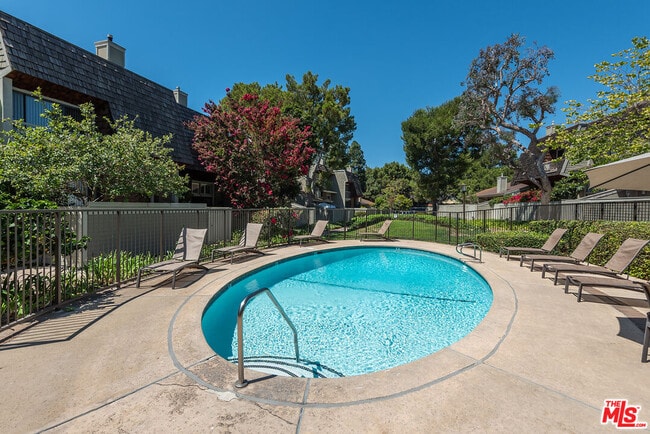 Building Photo - 13326 Maxella Ave