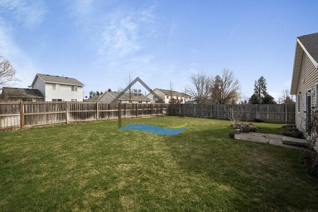 Building Photo - Spacious 3 Bedroom 2 bath Corner Lot Home with Private Fenced Backyard