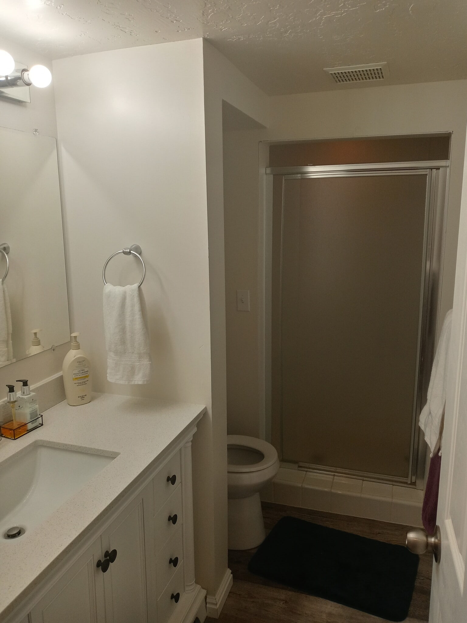 bath - 8909 Saddleback Rd