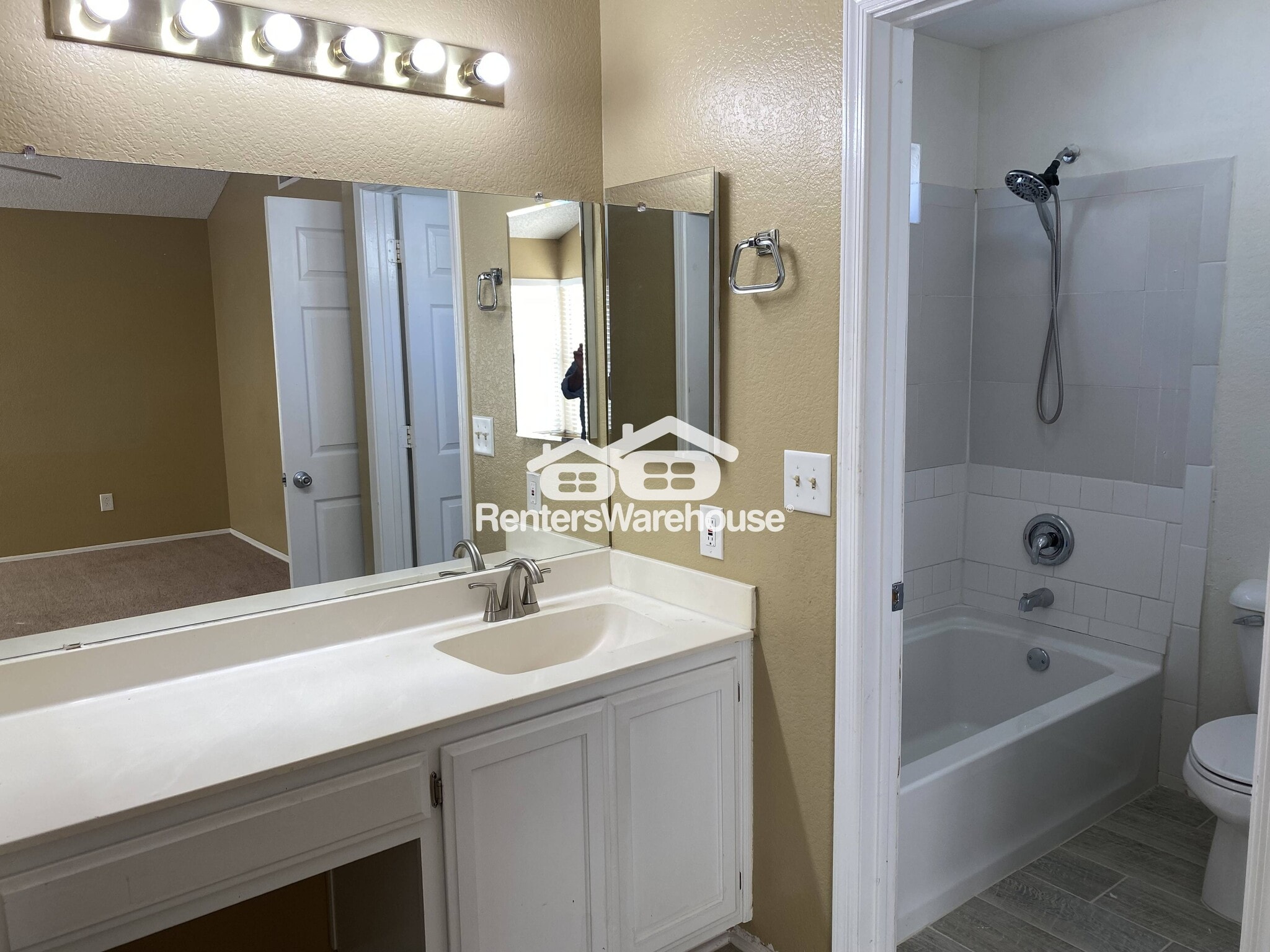 Building Photo - 5061 W Chicago Cir S