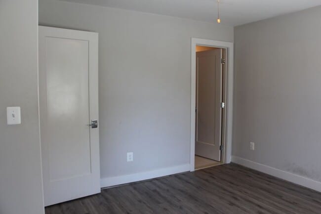 Building Photo - 916 N Buchanan Ct