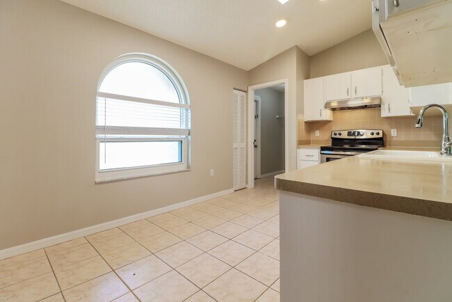 Building Photo - 8309 Royal Hart Dr