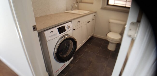 Building Photo - 42 Park Terrace E