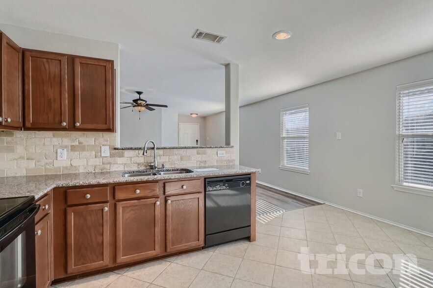 Building Photo - 10317 Fossil Valley Dr