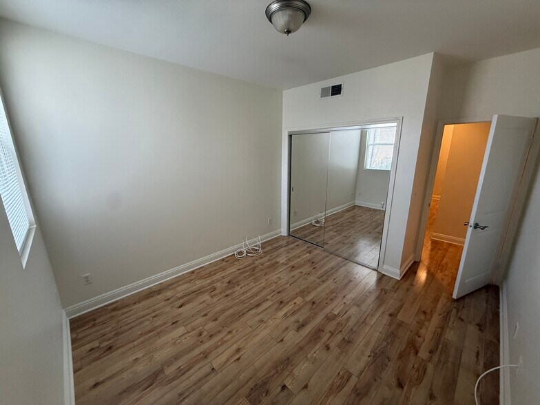 Building Photo - 7132 Farralone Ave