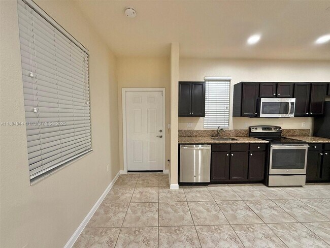 Building Photo - 9252 SW 171st Ct