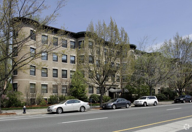 Primary Photo - 1110-1120 Beacon Street