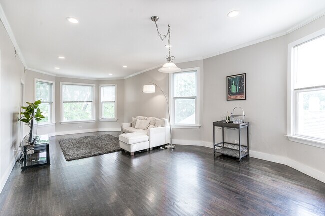 Building Photo - 2310 N Kenneth Ave