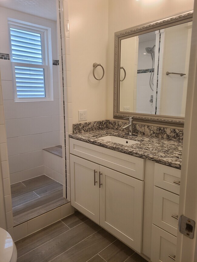 Building Photo - 1015 Watson St SW