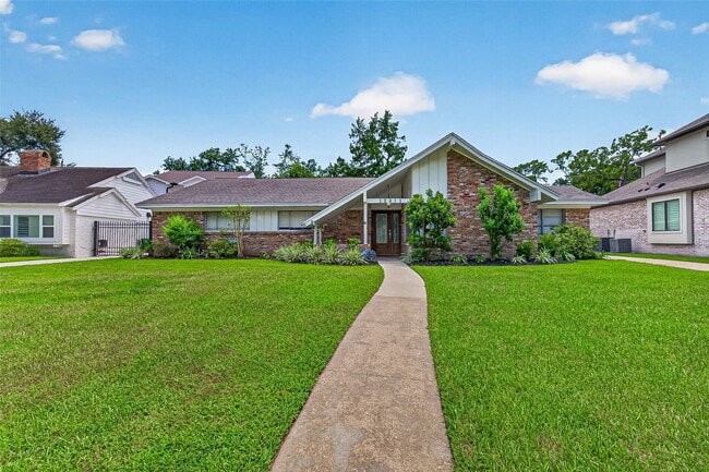 Building Photo - 12411 Pinerock Ln