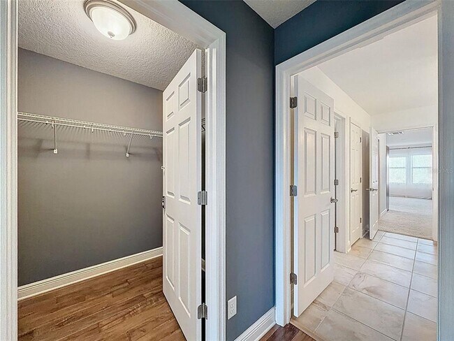 Building Photo - 10701 Laurel Vista Way