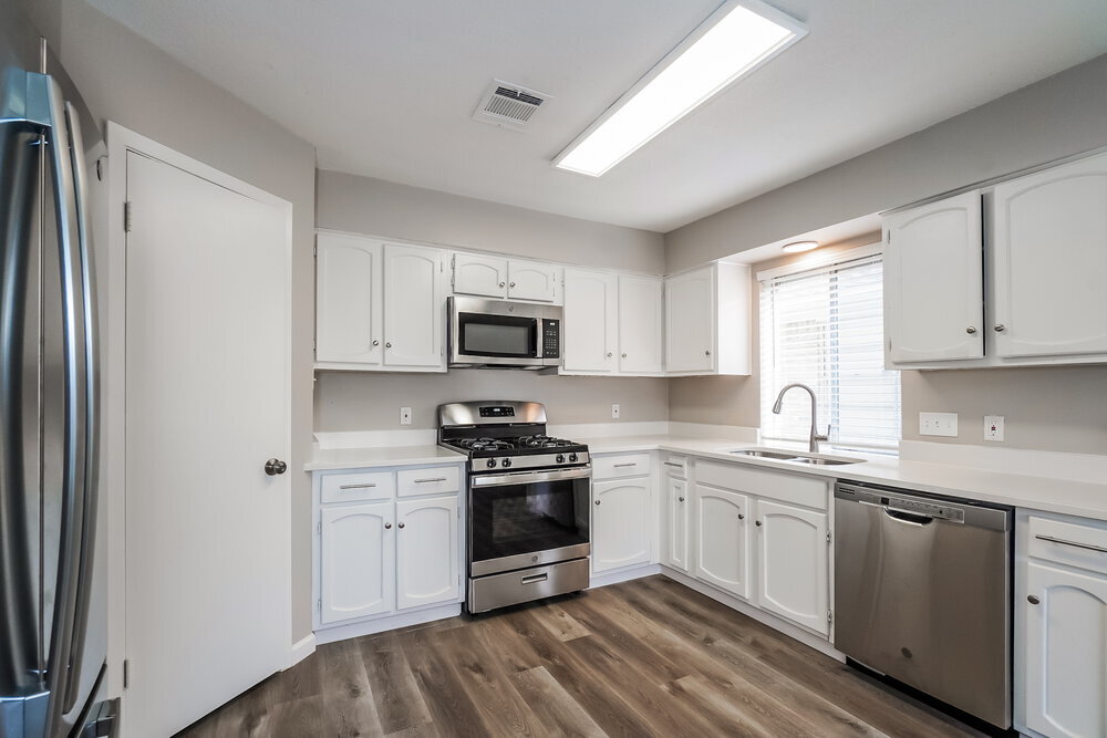 Building Photo - 16311 Alametos Dr