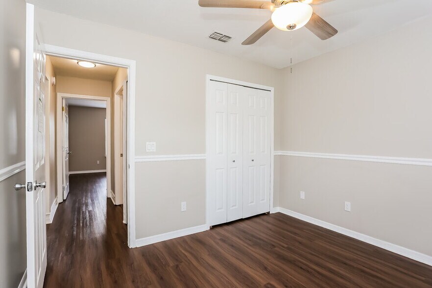 Building Photo - 8241 Dover Cliff Ct