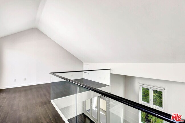 Building Photo - 811 21st St