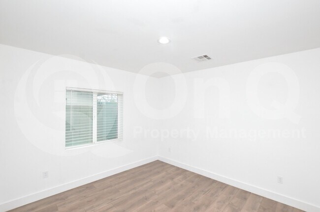 Building Photo - 2055 E Orange St.