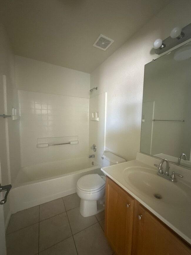 Building Photo - 1227 Kingfisher Dr