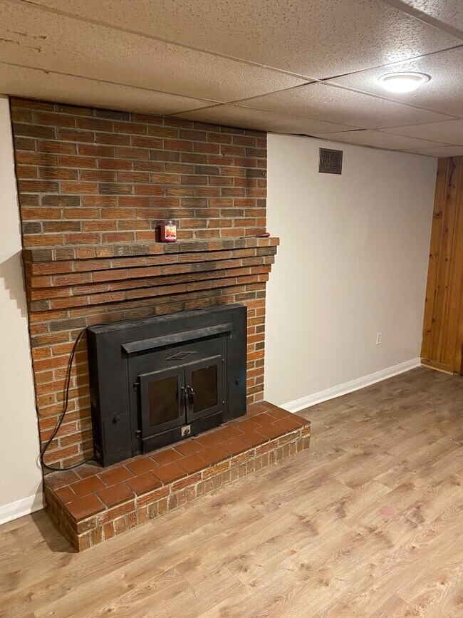 Building Photo - 1424 Nelson Dr