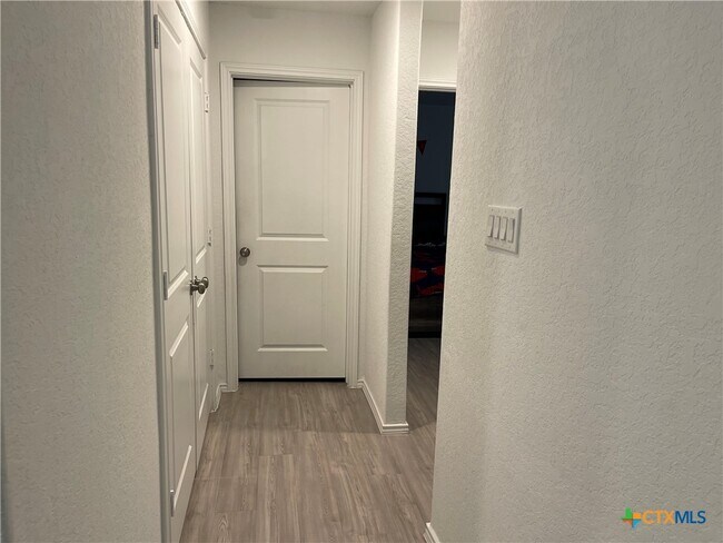 Building Photo - 5930 Antonio Pl