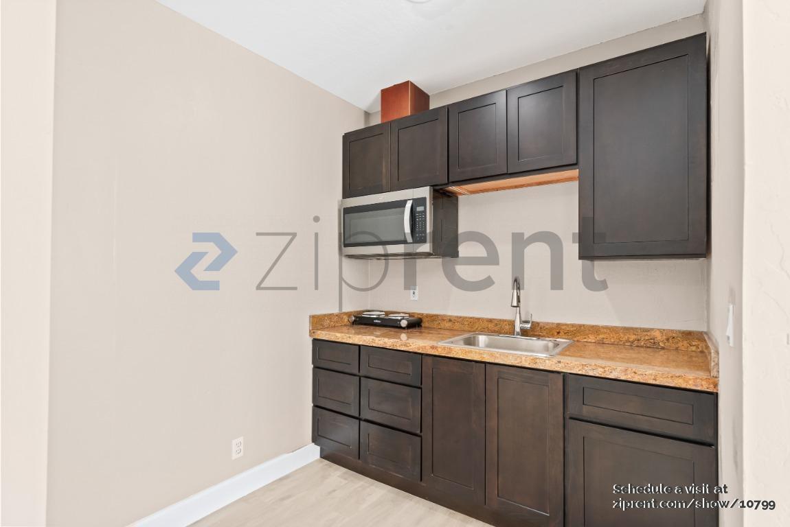 Building Photo - 1729 Laine Ave