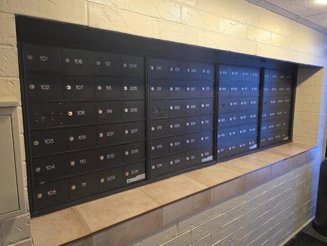 Building Photo - 1840 Huntington Blvd