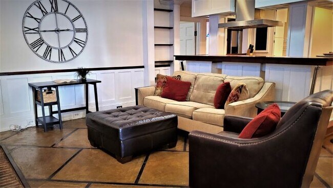 another view of living room - 101 W Oglethorpe Ave
