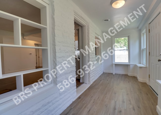 Building Photo - Remodeled Duplex 2 bedroom in Clinton Twp.