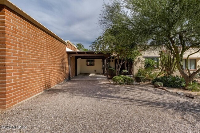 Building Photo - 6322 N Calle De Adelita